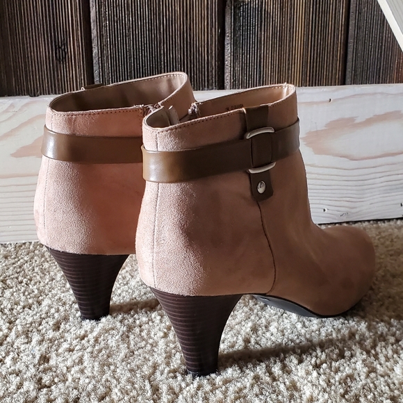 Shoes - Heeled Womens boots